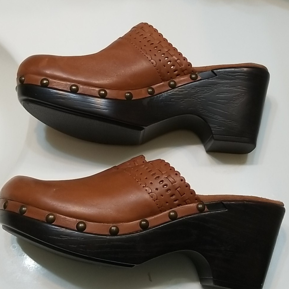 Clogs - Picture 3 of 4